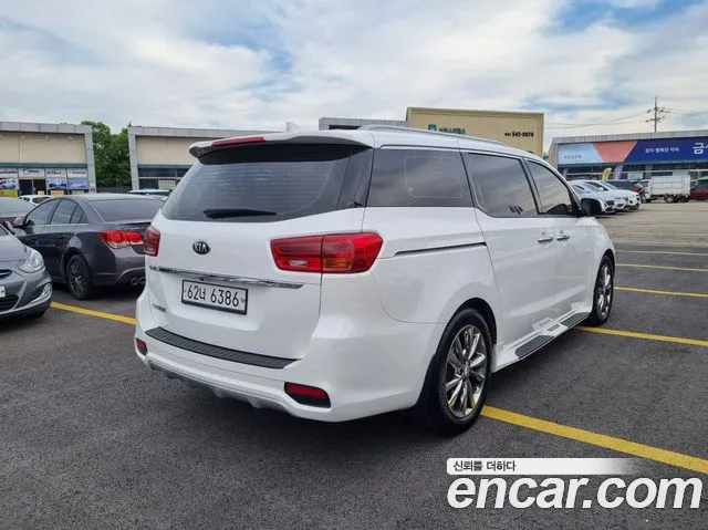 Kia Carnival 2018 thumb 4