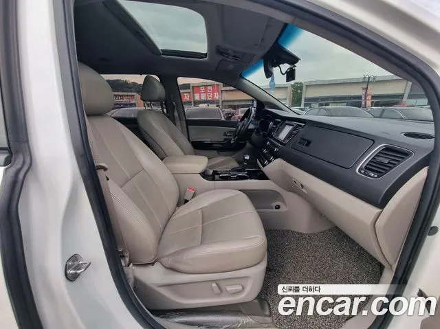 Kia Carnival 2018 thumb 5