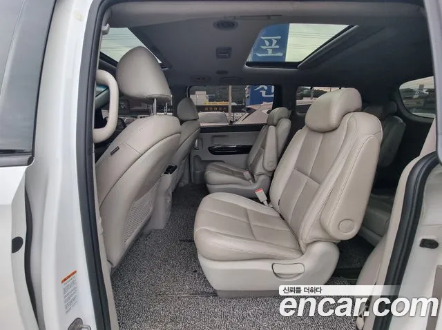 Kia Carnival 2018 thumb 6