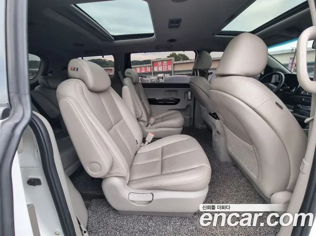 Kia Carnival 2018 thumb 9