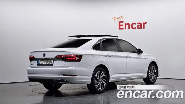 Volkswagen Jetta 2021 thumb 2