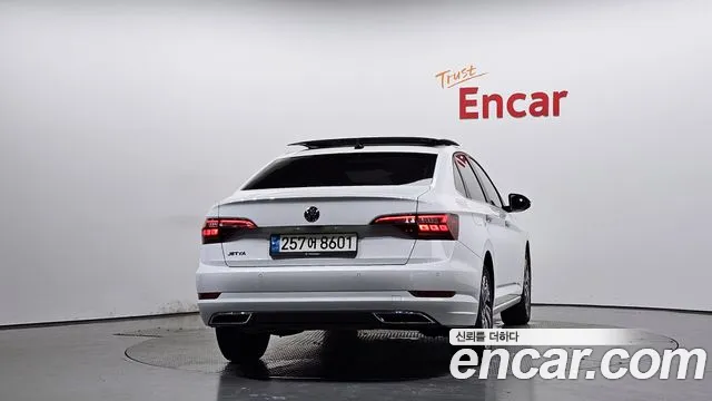 Volkswagen Jetta 2021 thumb 4