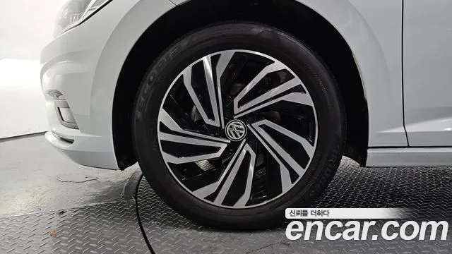 Volkswagen Jetta 2021 thumb 5