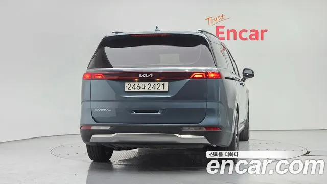 Kia Carnival 2023 thumb 4