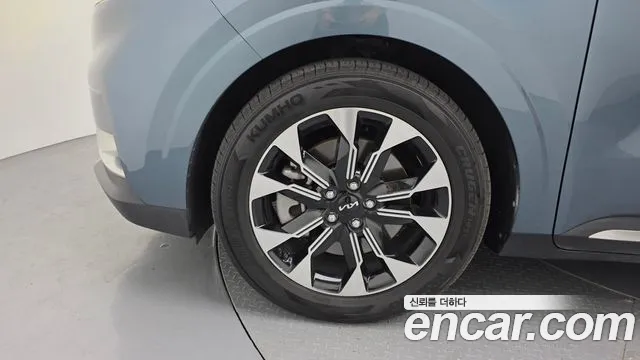 Kia Carnival 2023 thumb 5