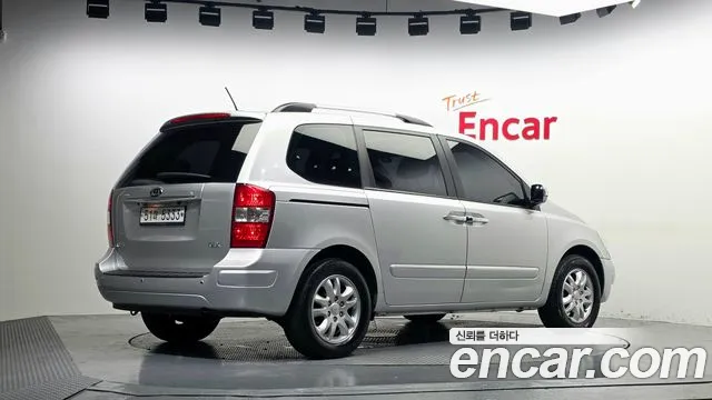 Kia Carnival 2011 thumb 2