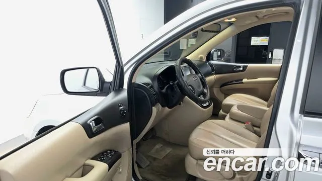 Kia Carnival 2011 thumb 12