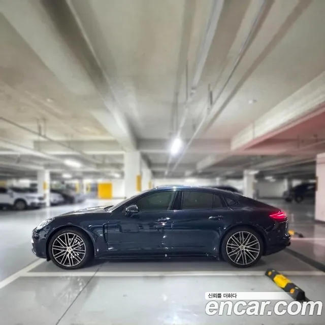 Porsche Panamera 2018 thumb 2