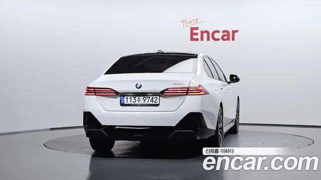 BMW 5 серии 2024 thumb 3