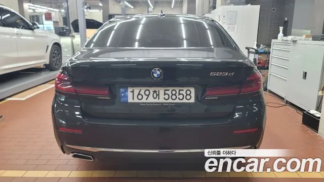 BMW 5 серии 2023 thumb 2