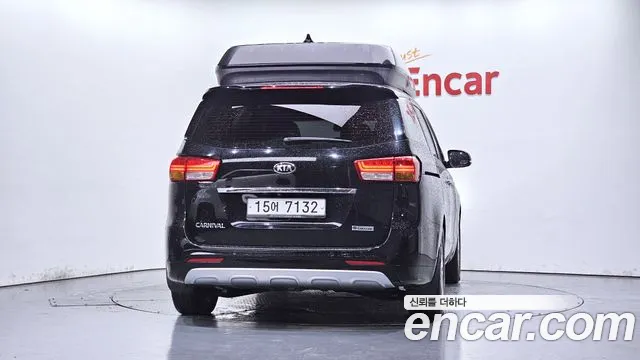 Kia Carnival 2017 thumb 4