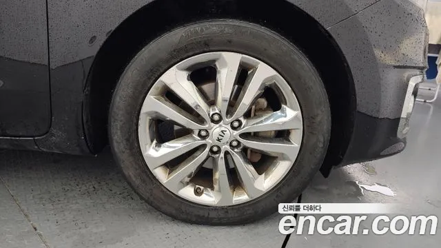 Kia Carnival 2017 thumb 5