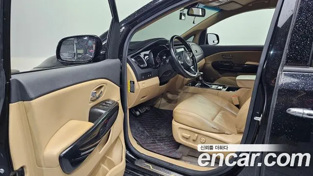 Kia Carnival 2017 thumb 10