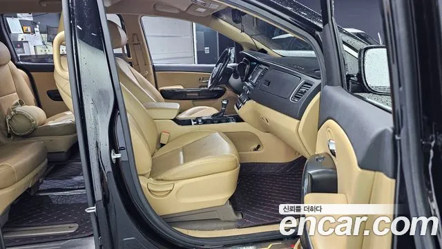 Kia Carnival 2017 thumb 11