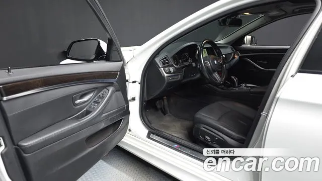 BMW 5 серии 2016 thumb 10