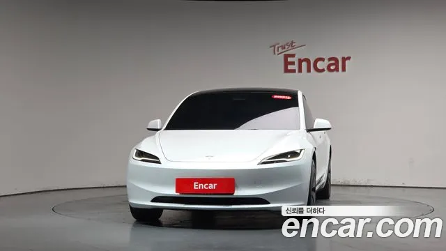 Tesla Model 3 2024 thumb 2
