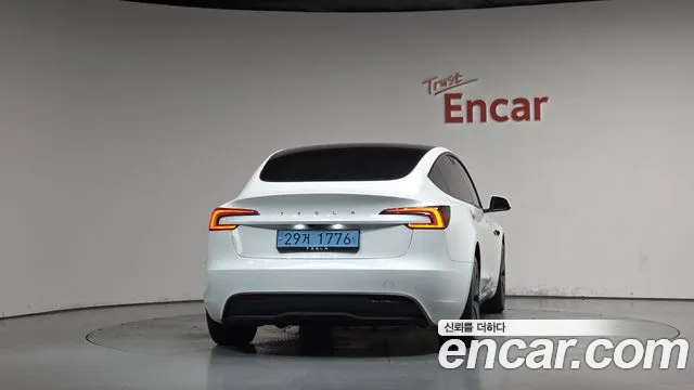 Tesla Model 3 2024 thumb 3