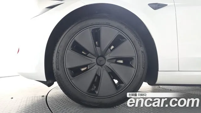 Tesla Model 3 2024 thumb 4