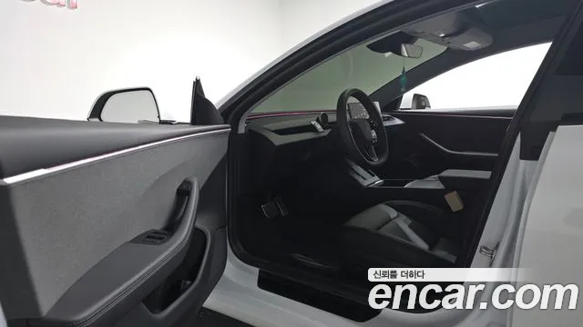 Tesla Model 3 2024 thumb 9