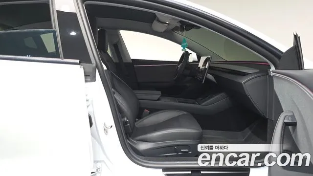 Tesla Model 3 2024 thumb 11