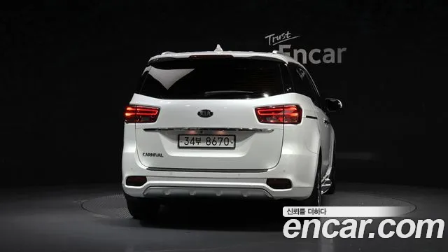Kia Carnival 2018 thumb 4