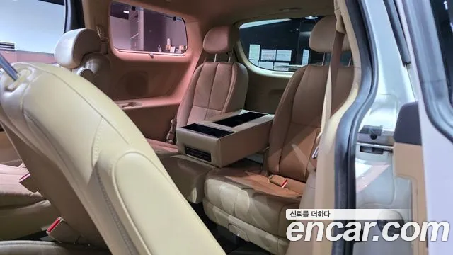 Kia Carnival 2018 thumb 11