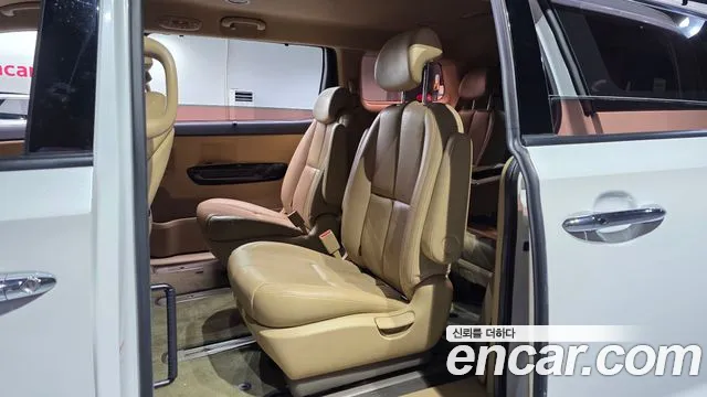 Kia Carnival 2018 thumb 12