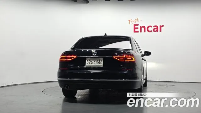 Volkswagen Passat (North America and China) 2018 thumb 4