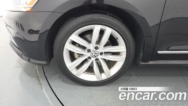 Volkswagen Passat (North America and China) 2018 thumb 5