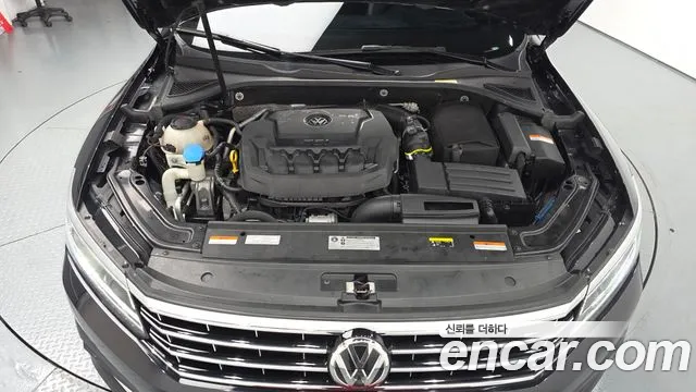 Volkswagen Passat (North America and China) 2018 thumb 6
