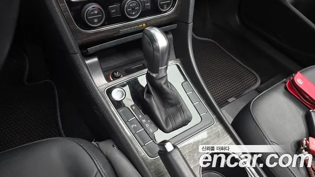 Volkswagen Passat (North America and China) 2018 thumb 9