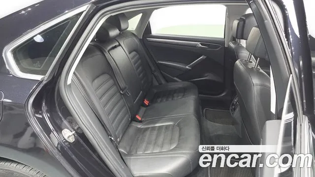 Volkswagen Passat (North America and China) 2018 thumb 11