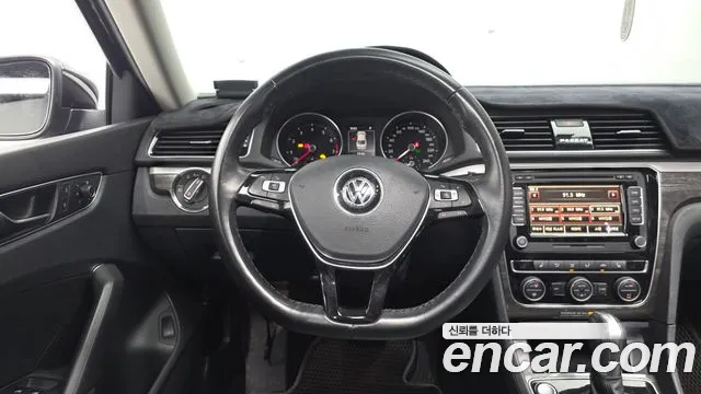 Volkswagen Passat (North America and China) 2018 thumb 12