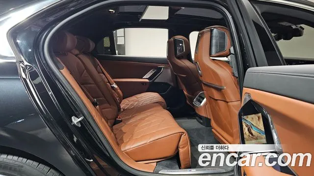BMW 7 серии 2023 thumb 10