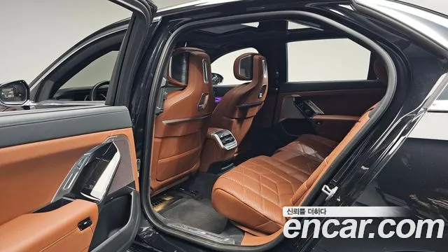 BMW 7 серии 2023 thumb 11