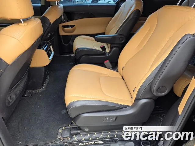 Kia Carnival 2021 thumb 9