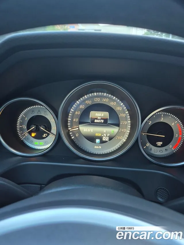 Mercedes-Benz E-Класс 2014 thumb 12