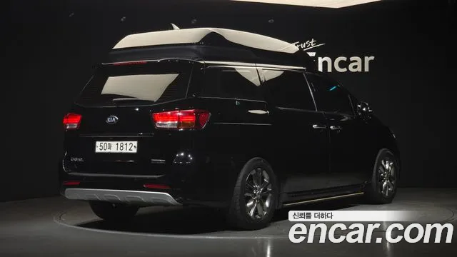 Kia Carnival 2017 thumb 2