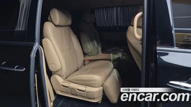 Kia Carnival 2017 thumb 11