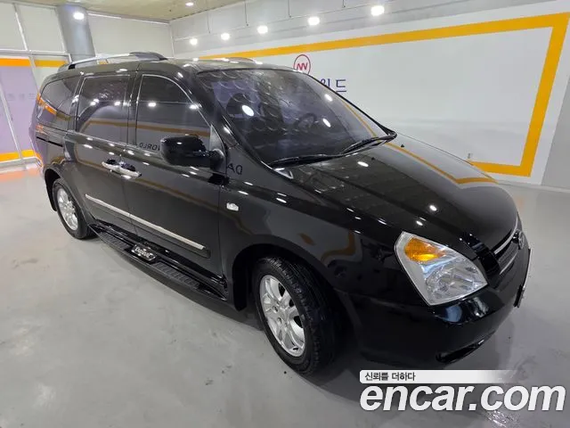 Kia Carnival 2010 thumb 3