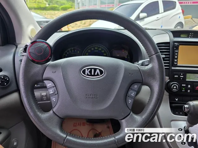 Kia Carnival 2010 thumb 5