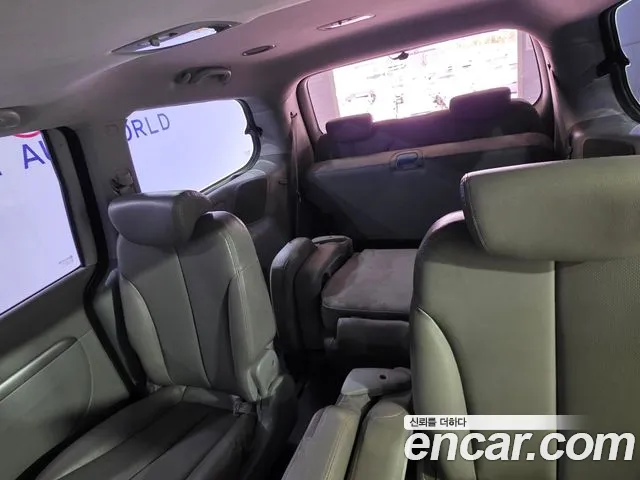 Kia Carnival 2010 thumb 8