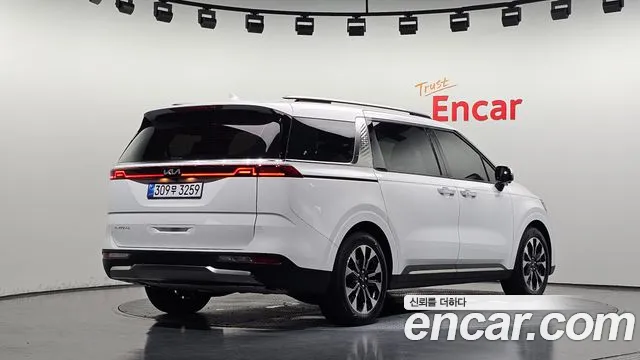 Kia Carnival 2023 thumb 2