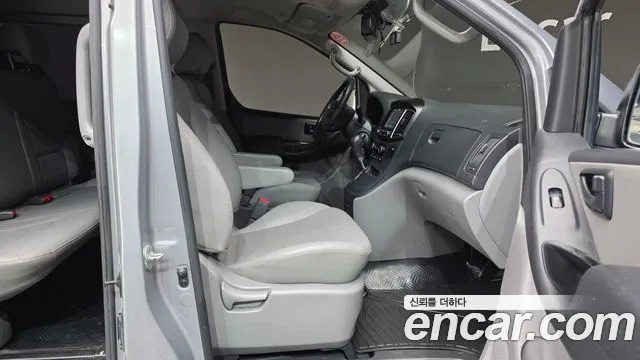 Hyundai Starex 2017 thumb 10