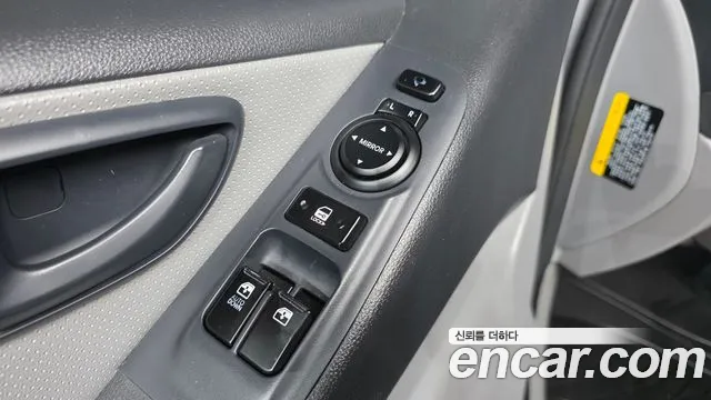 Hyundai Starex 2017 thumb 12