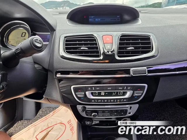 Renault Fluence 2016 thumb 10