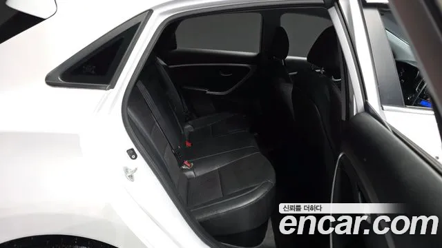 Hyundai i30 2015 thumb 12