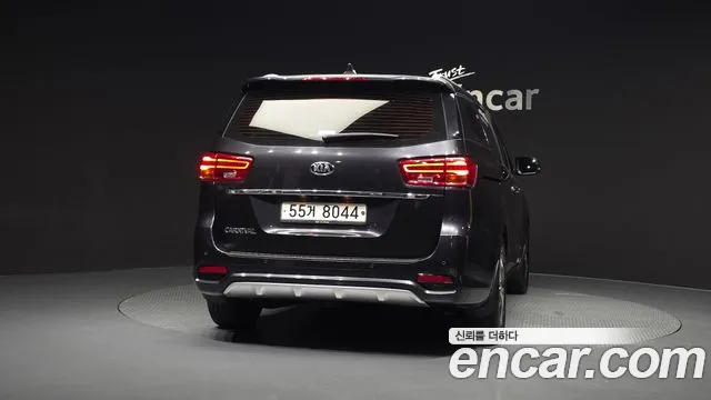 Kia Carnival 2018 thumb 4
