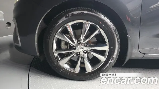 Kia Carnival 2018 thumb 5