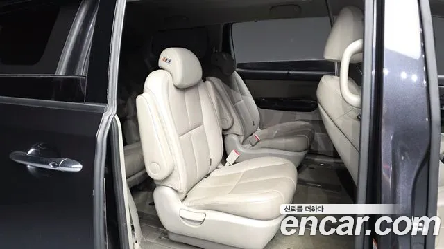 Kia Carnival 2018 thumb 11